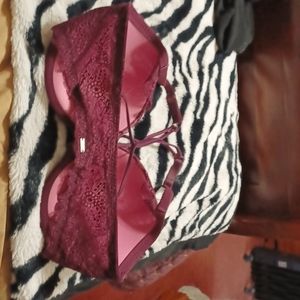 Victoria Secret Pink Purple Bra Size 34C Tags are missing but is correct size.